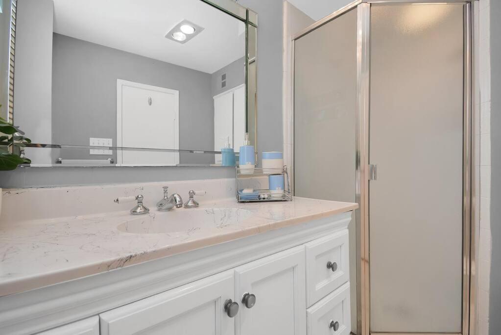 Double Master Suites Condo Near Med Ctr, Nrg Arena 2 Houston Exterior photo