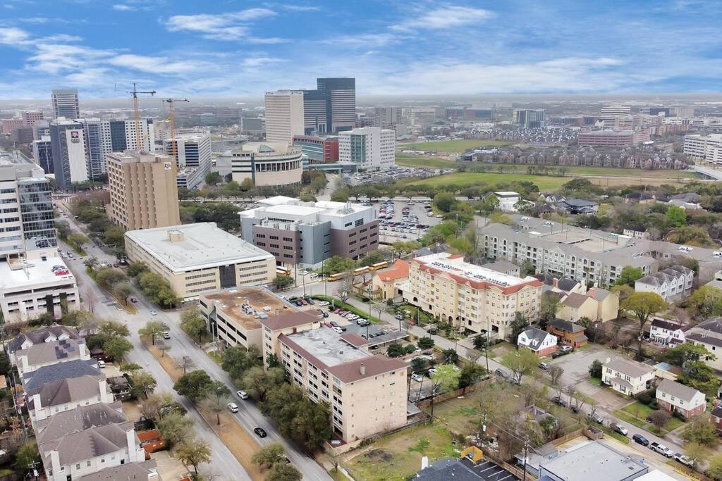 Double Master Suites Condo Near Med Ctr, Nrg Arena 2 Houston Exterior photo