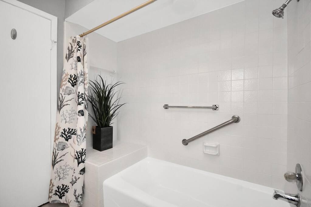 Double Master Suites Condo Near Med Ctr, Nrg Arena 2 Houston Exterior photo